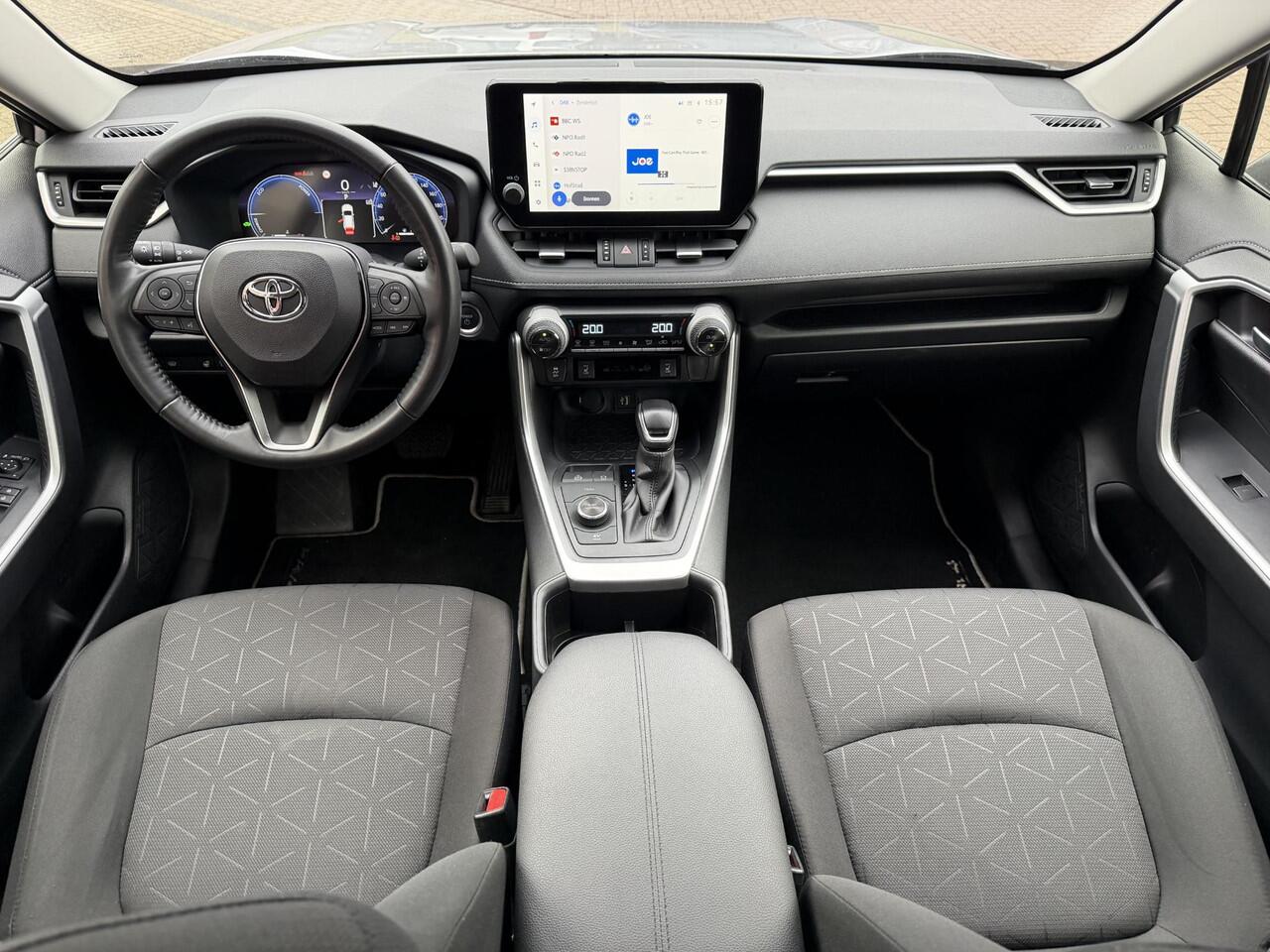 Toyota RAV4 2.5 Hybrid AWD Dynamic Edition | Trekgewicht 1650kg | Stoel- en stuurverwarming | Parkeersensoren v&a | Keyless | Navigatie Apple Carplay/Android Auto |