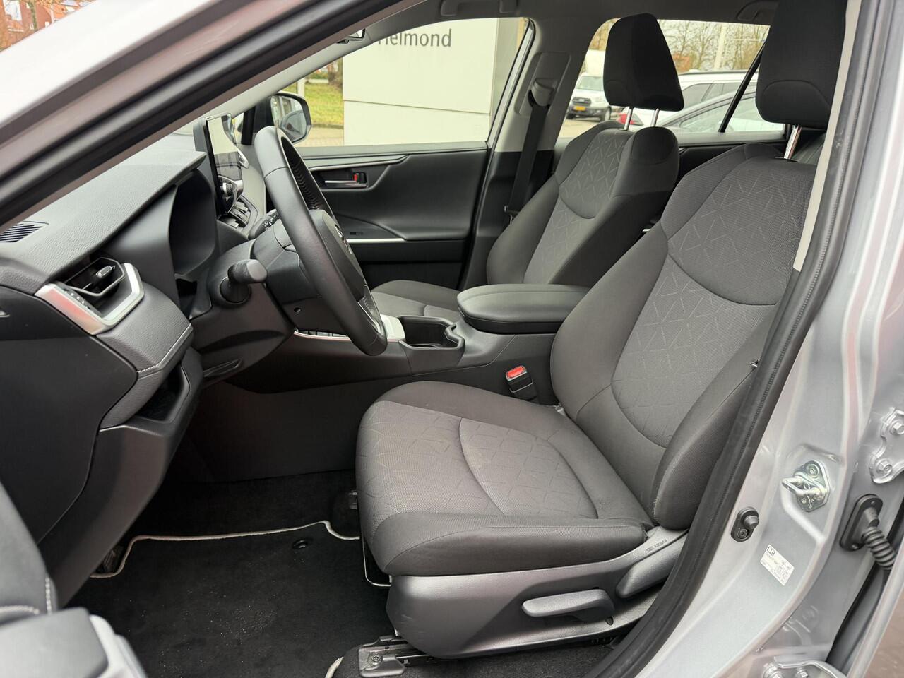 Toyota RAV4 2.5 Hybrid AWD Dynamic Edition | Trekgewicht 1650kg | Stoel- en stuurverwarming | Parkeersensoren v&a | Keyless | Navigatie Apple Carplay/Android Auto |