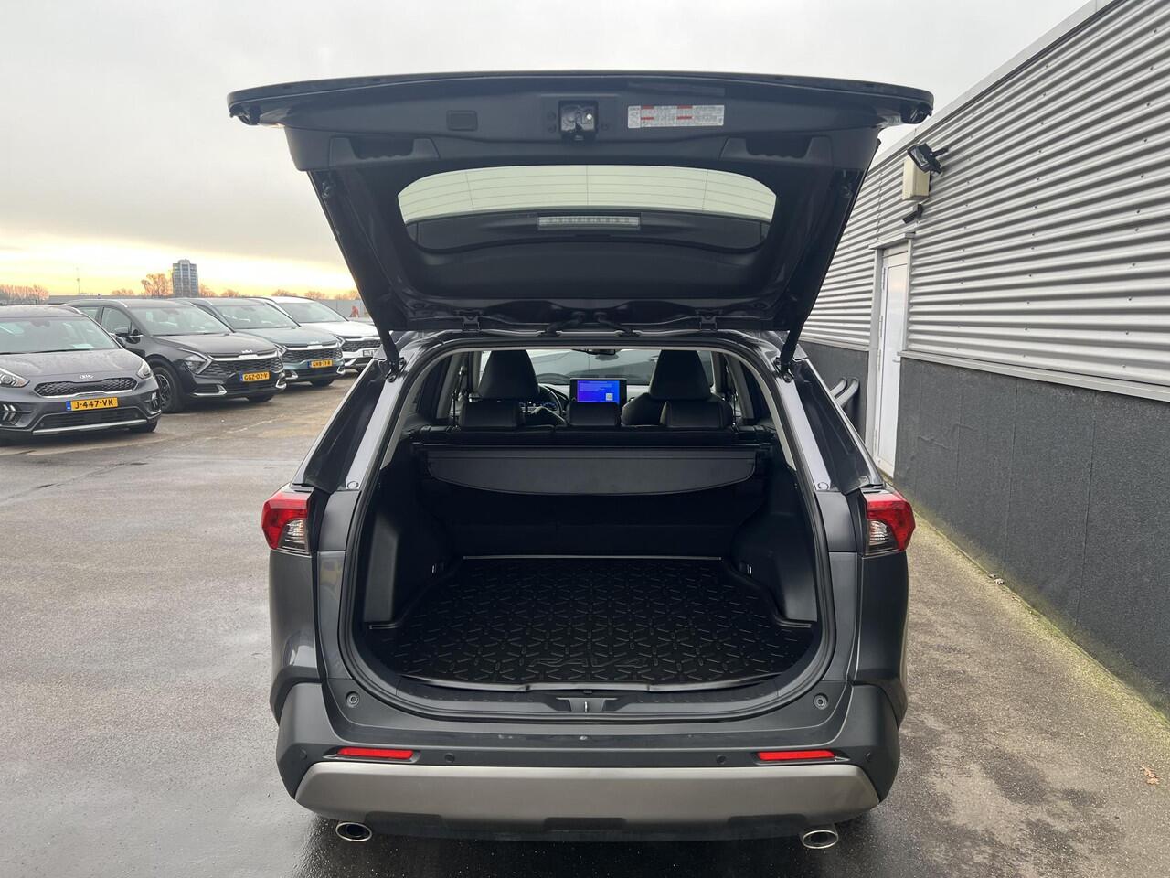 Toyota RAV4 2.5 Hybrid AWD Executive Navigatie, Dodehoekdetectie, LED, Stoel- & Stuurwiel verwarmd, Seat memory, Vol leder
