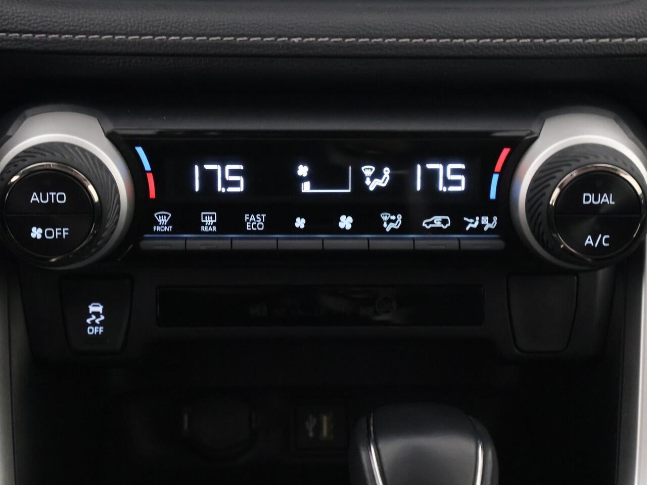 Toyota RAV4 2.5 Hybrid Dynamic | Navigatie | Elektrische kofferbak | Apple Carplay & AndroidAUTO |