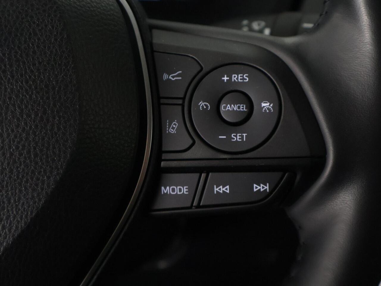 Toyota RAV4 2.5 Hybrid Dynamic | Navigatie | Elektrische kofferbak | Apple Carplay & AndroidAUTO |