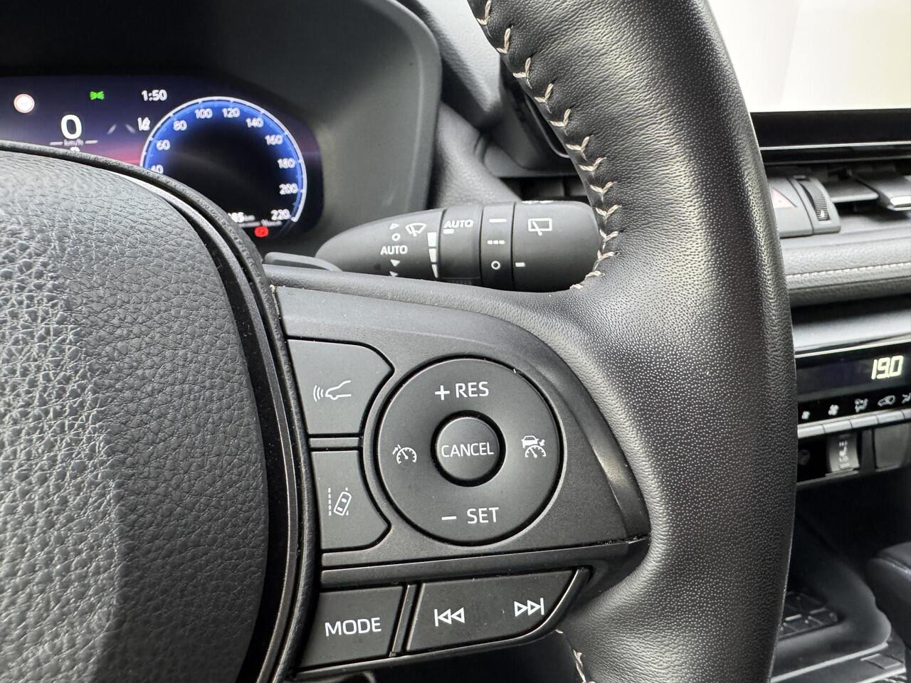 Toyota RAV4 2.5 Hybrid AWD GR SPORT Blind spot | 360° camera | Stoelgeheugen | Digitale binnenspiegel | Stoel/stuurwielverwarming | Keyless | Navigatie Apple CarPlay/Android Auto |