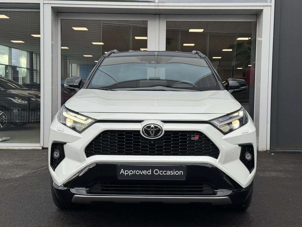 Toyota RAV4 2.5 Hybrid AWD GR SPORT Blind spot | 360° camera | Stoelgeheugen | Digitale binnenspiegel | Stoel/stuurwielverwarming | Keyless | Navigatie Apple CarPlay/Android Auto |
