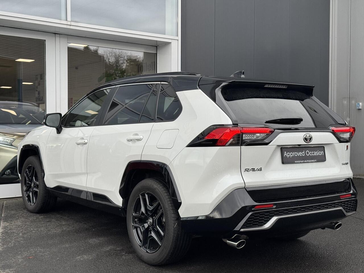 Toyota RAV4 2.5 Hybrid AWD GR SPORT Blind spot | 360° camera | Stoelgeheugen | Digitale binnenspiegel | Stoel/stuurwielverwarming | Keyless | Navigatie Apple CarPlay/Android Auto |