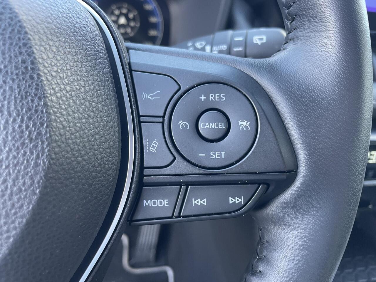 Toyota RAV4 2.5 Hybrid AWD Executive BSM, Winterpakket, 28.000 KM, Lederen bekleding, Stoel met geheugenstand en Electr. verstelbaar