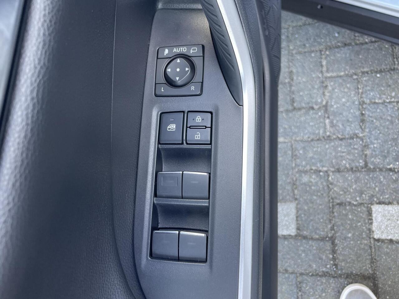Toyota RAV4 2.5 Hybrid AWD Executive BSM, Winterpakket, 28.000 KM, Lederen bekleding, Stoel met geheugenstand en Electr. verstelbaar