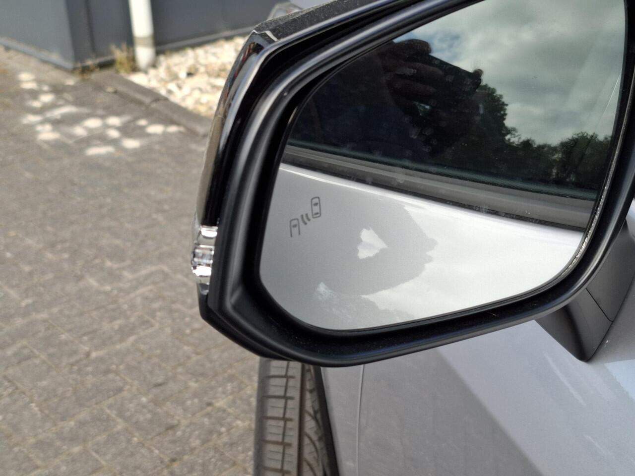 Toyota RAV4 2.5 Plug-in Hybrid AWD Bi-Tone Plus | Schuif/kantel dak | JBL | BSM | Stoel verw+ventilatie | 360gr. camera | HUD |