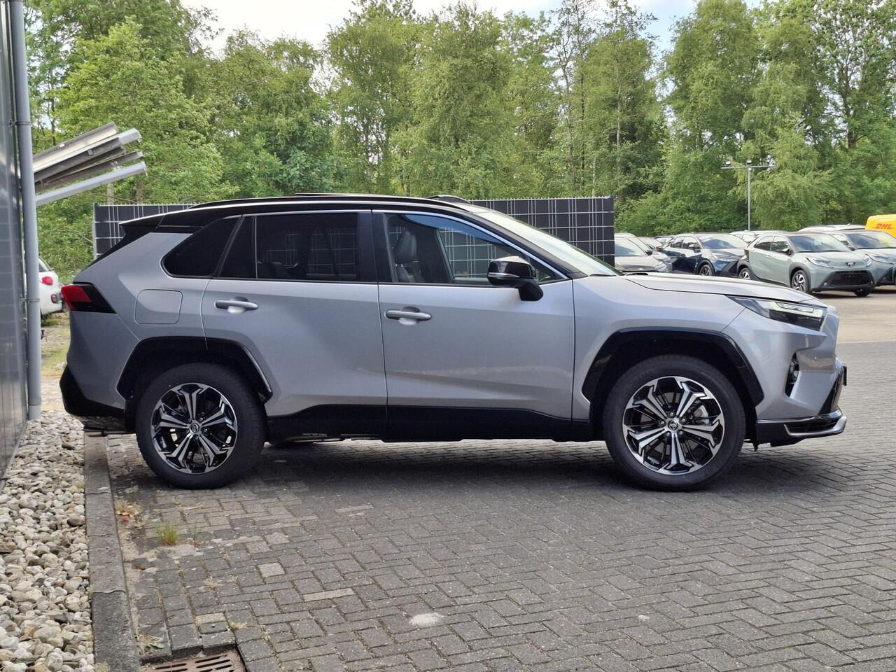 Toyota RAV4 2.5 Plug-in Hybrid AWD Bi-Tone Plus | Schuif/kantel dak | JBL | BSM | Stoel verw+ventilatie | 360gr. camera | HUD |