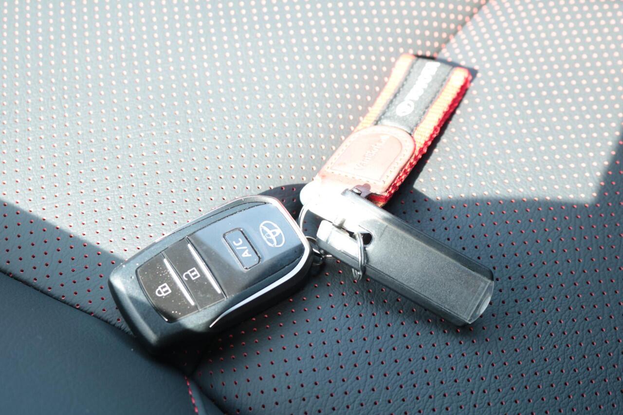 Toyota RAV4 2.5 Plug-in Hybrid AWD Dynamic, Leder, Trekhaak , Alarm