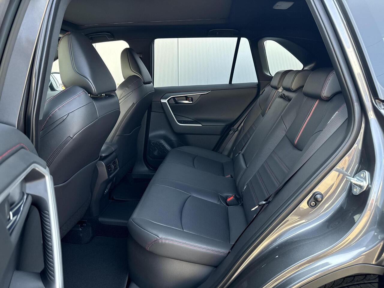 Toyota RAV4 2.5 Plug-in Hybrid AWD Bi-Tone Plus **STOELVENTILATIE/ PANORAMA DAK/ 360 CAMERA/ GEHEUGENSTOEL**