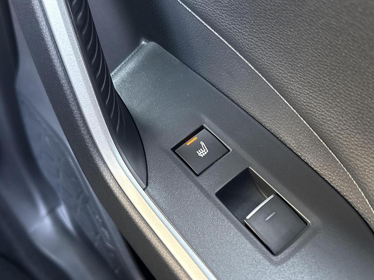 Toyota RAV4 2.5 Plug-in Hybrid AWD Bi-Tone Plus **STOELVENTILATIE/ PANORAMA DAK/ 360 CAMERA/ GEHEUGENSTOEL**