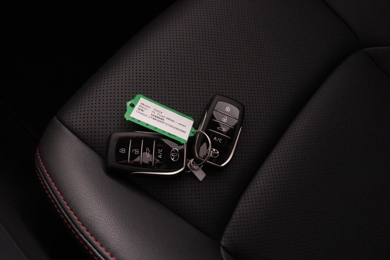 Toyota RAV4 2.5 Plug-in Hybrid AWD Bi-Tone Plus | Nieuwe Auto | Leer | 360Camera | Stoelverwarming | JBL Audio |
