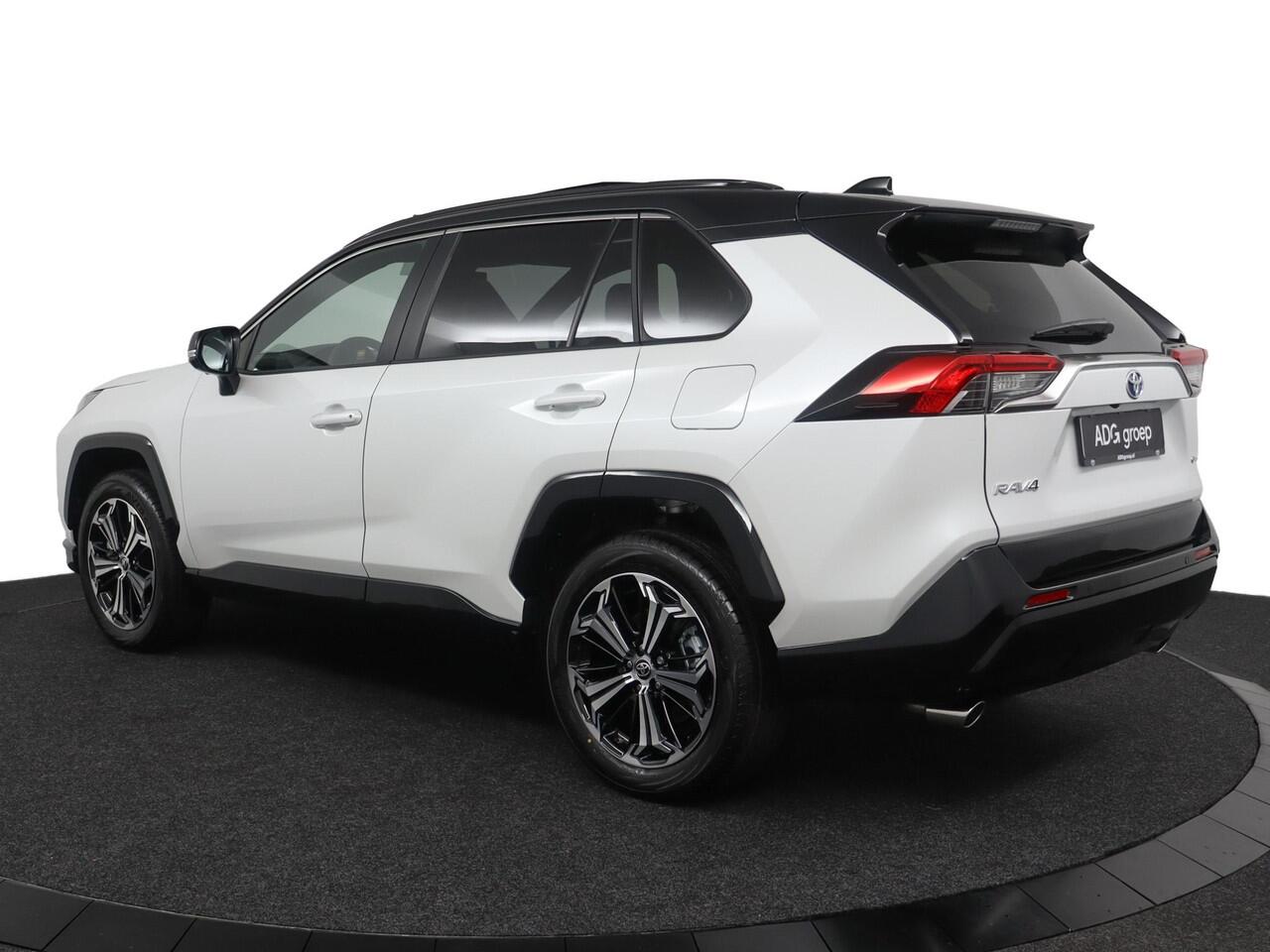 Toyota RAV4 2.5 Plug-in Hybrid AWD Bi-Tone Plus | Nieuwe Auto | Leer | 360Camera | Stoelverwarming | JBL Audio |