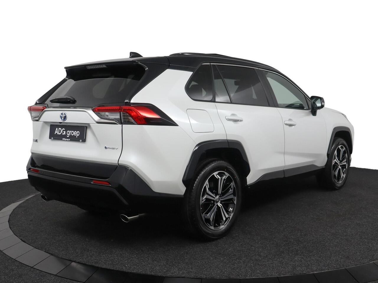 Toyota RAV4 2.5 Plug-in Hybrid AWD Bi-Tone Plus | Nieuwe Auto | Leer | 360Camera | Stoelverwarming | JBL Audio |