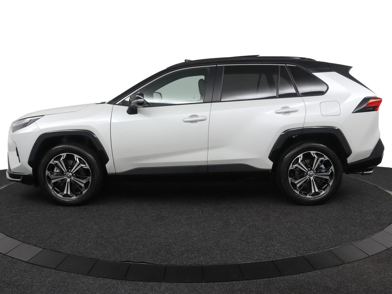 Toyota RAV4 2.5 Plug-in Hybrid AWD Bi-Tone Plus | Nieuwe Auto | Leer | 360Camera | Stoelverwarming | JBL Audio |