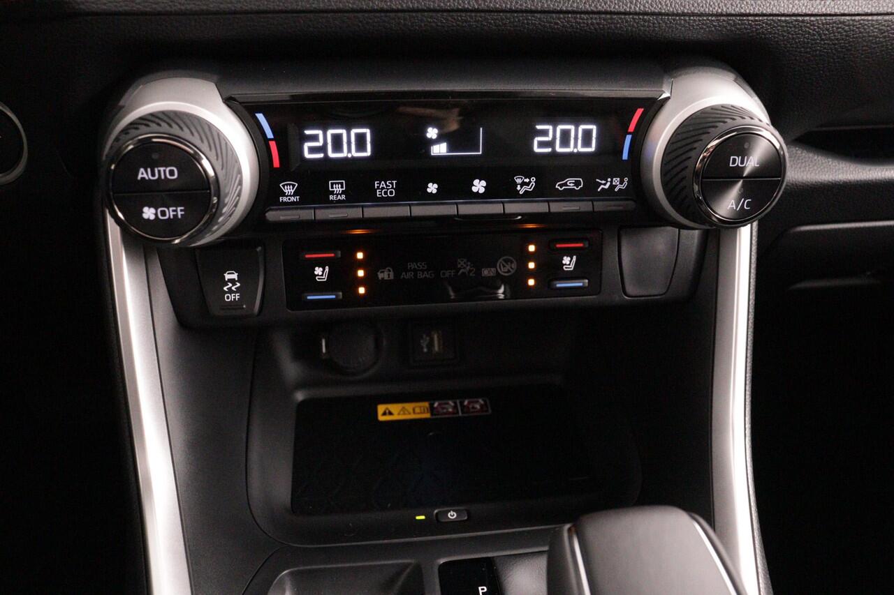 Toyota RAV4 2.5 Plug-in Hybrid AWD Bi-Tone Plus | Nieuwe Auto | Leer | 360Camera | Stoelverwarming | JBL Audio |