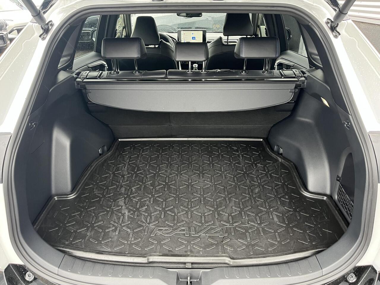 Toyota RAV4 Bi-tone Navigatie, Stuurwiel- & Stoelverwarming, LED, PDC, LMV, Elek. bestuurdersstoel, Leder/alcantara