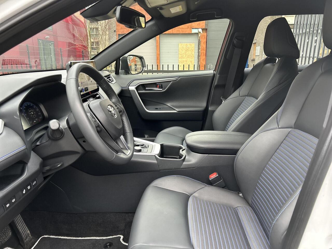 Toyota RAV4 2.5 Hybrid AWD Style