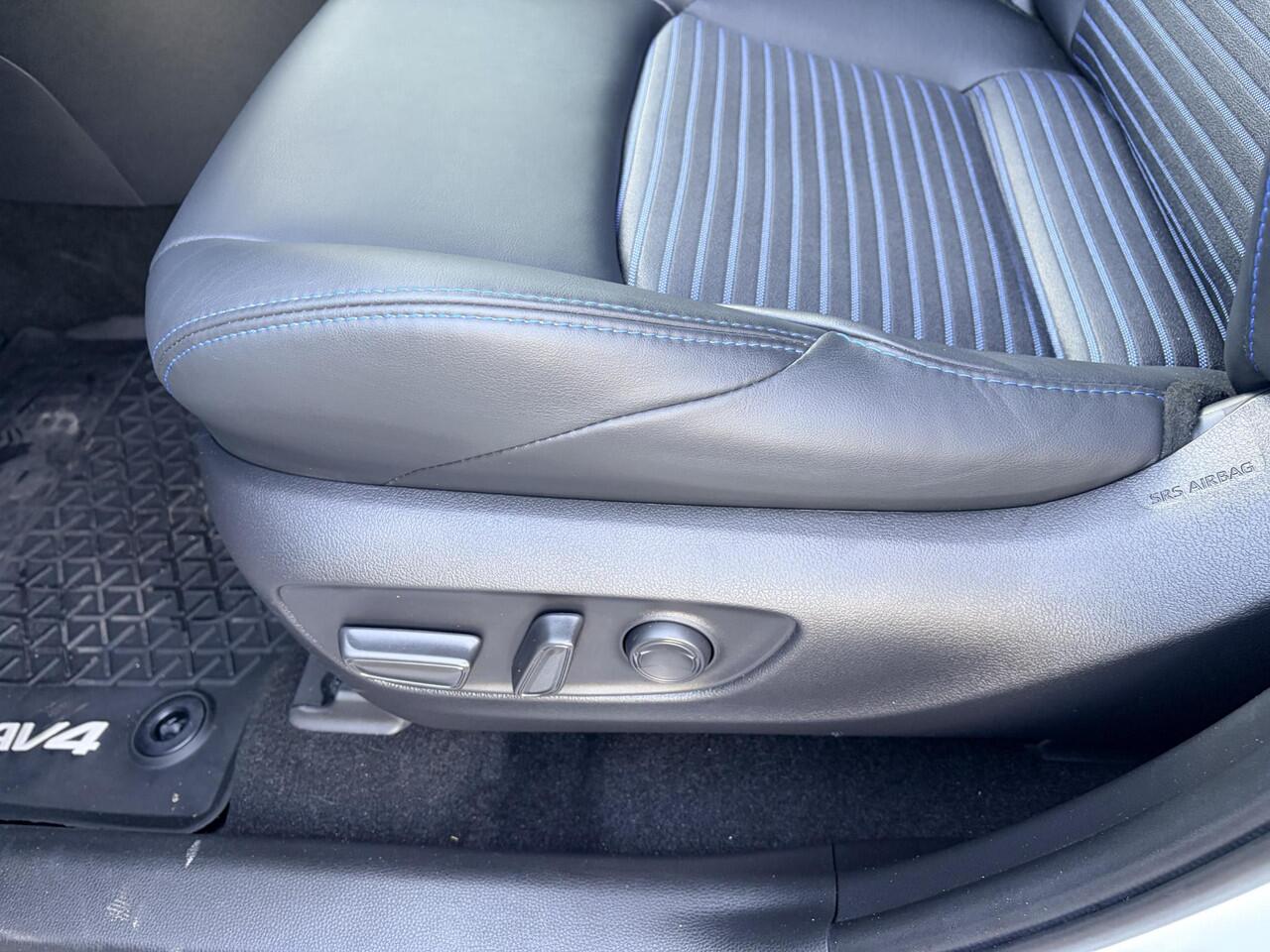 Toyota RAV4 AWD Bi-tone Navigatie, Stuurwiel- & Stoelverwarming, LED, PDC, LMV, Elek. bestuurdersstoel, Leder/stof