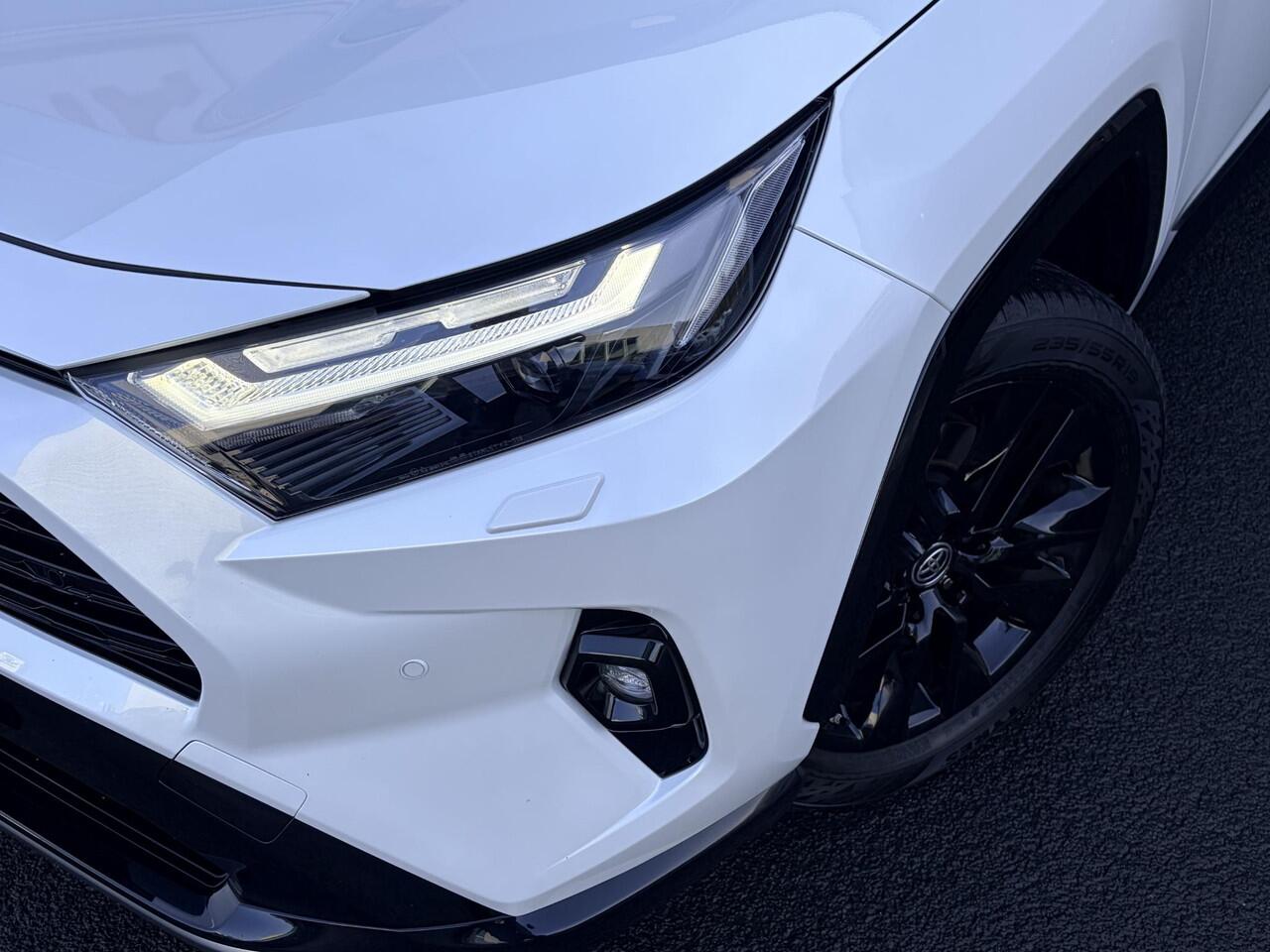 Toyota RAV4 AWD Bi-tone Navigatie, Stuurwiel- & Stoelverwarming, LED, PDC, LMV, Elek. bestuurdersstoel, Leder/stof