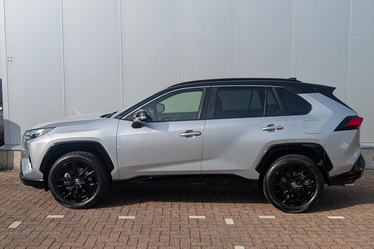 Toyota RAV4 AWD Bi-tone Stoel- & Stuurwielverwarming, Parkeersensoren rondom, Elektr. verstelbare bestuurdersstoel, Navigatie Apple CarPlay/Android Auto, Adaptieve cruise control