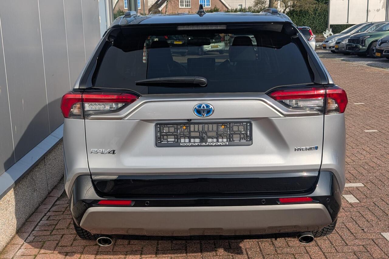 Toyota RAV4 AWD Bi-tone Stoel- & Stuurwielverwarming, Parkeersensoren rondom, Elektr. verstelbare bestuurdersstoel, Navigatie Apple CarPlay/Android Auto, Adaptieve cruise control