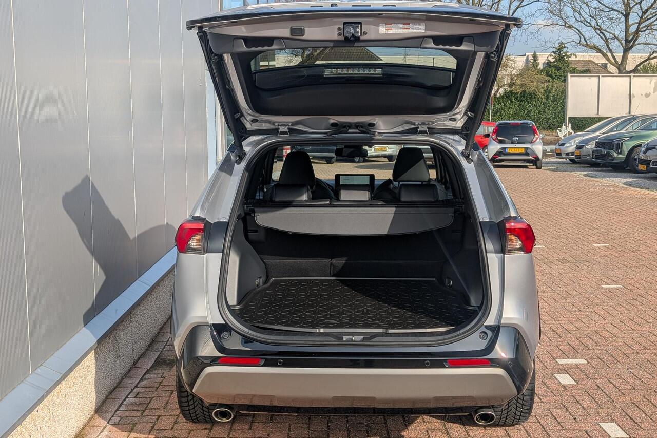 Toyota RAV4 AWD Bi-tone Stoel- & Stuurwielverwarming, Parkeersensoren rondom, Elektr. verstelbare bestuurdersstoel, Navigatie Apple CarPlay/Android Auto, Adaptieve cruise control