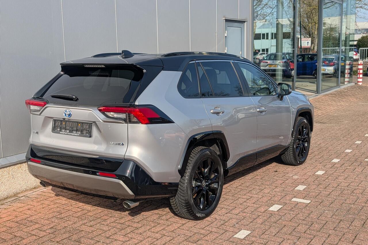 Toyota RAV4 AWD Bi-tone Stoel- & Stuurwielverwarming, Parkeersensoren rondom, Elektr. verstelbare bestuurdersstoel, Navigatie Apple CarPlay/Android Auto, Adaptieve cruise control