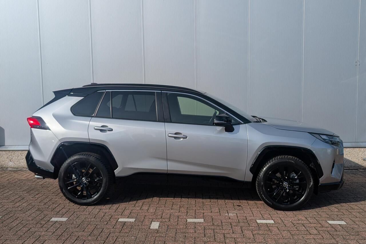 Toyota RAV4 AWD Bi-tone Stoel- & Stuurwielverwarming, Parkeersensoren rondom, Elektr. verstelbare bestuurdersstoel, Navigatie Apple CarPlay/Android Auto, Adaptieve cruise control
