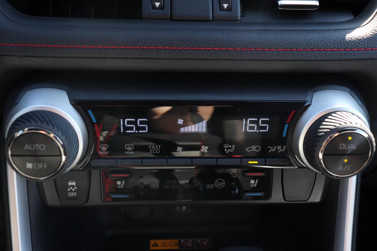 Toyota RAV4 2.5 Plug-in Hybrid AWD Bi-Tone Plus, BSM, JBL, 360 Camera, Stoelventilatie en Verwarming!