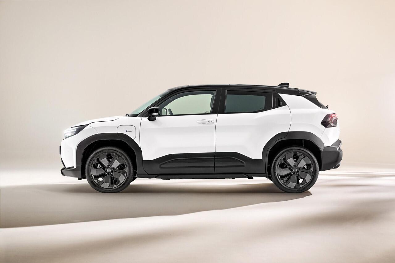 Toyota URBAN CRUISER Active 49 kWh ¤30.995,- RIJKLAAR! Nu ¤2.000,- voordeel! Nu extra scherp geprijsd!