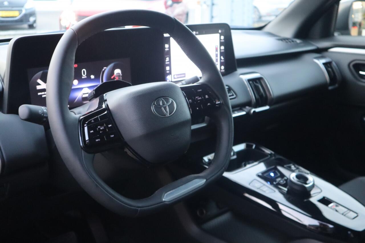 Toyota URBAN CRUISER Dynamic 61 kWh