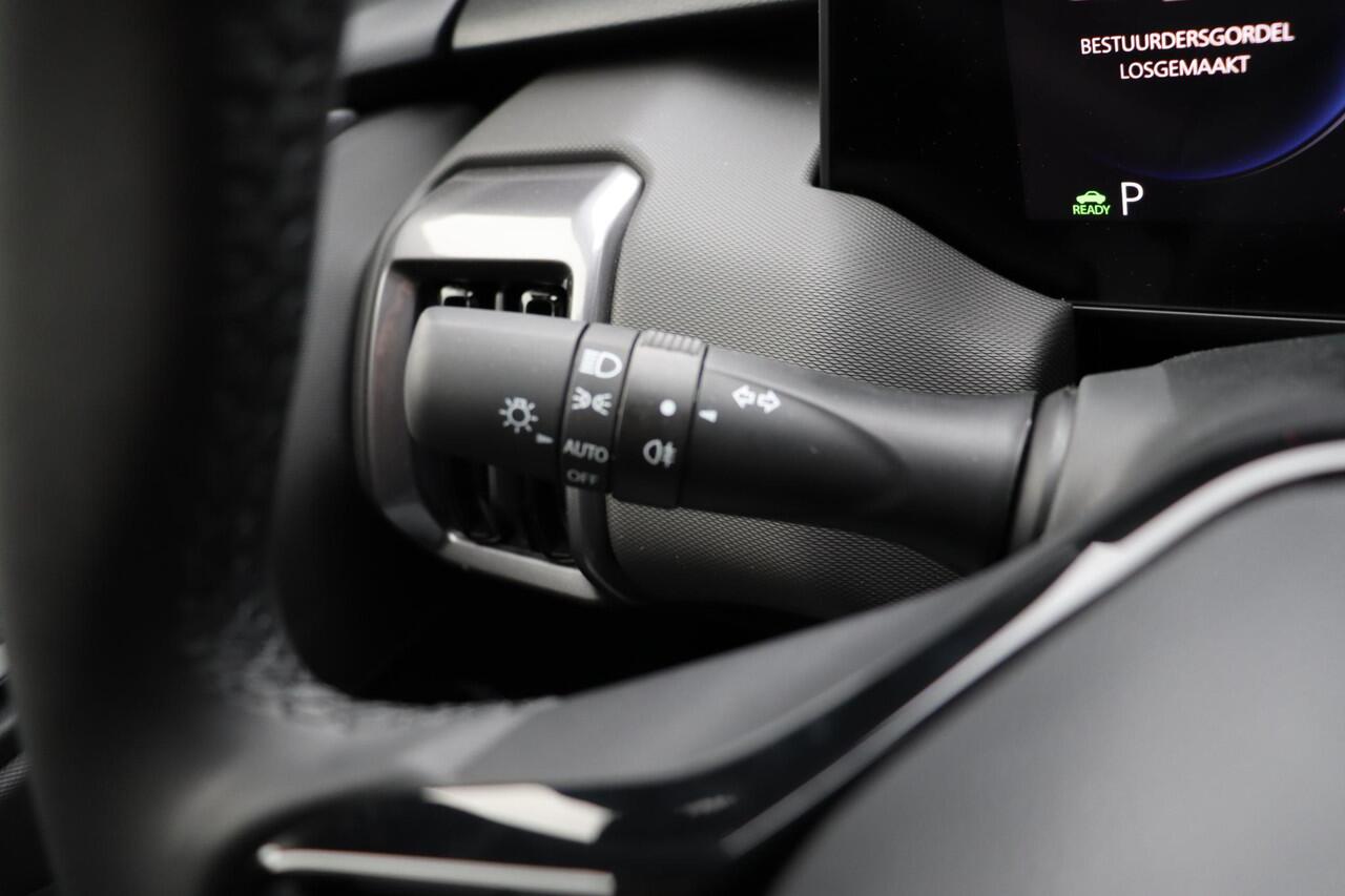 Toyota URBAN CRUISER Dynamic 61,1 kWh, Navi, Apple Carplay, Android Auto, Adaptieve cruise control, Stoel / stuurverwarming.