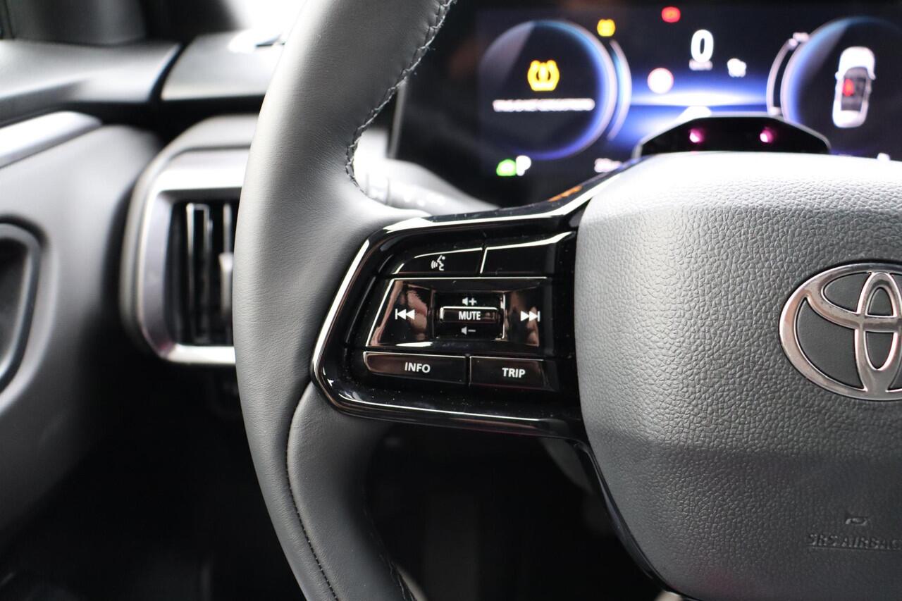 Toyota URBAN CRUISER Dynamic 61,1 kWh, Navi, Apple Carplay, Android Auto, Adaptieve cruise control, Stoel / stuurverwarming.