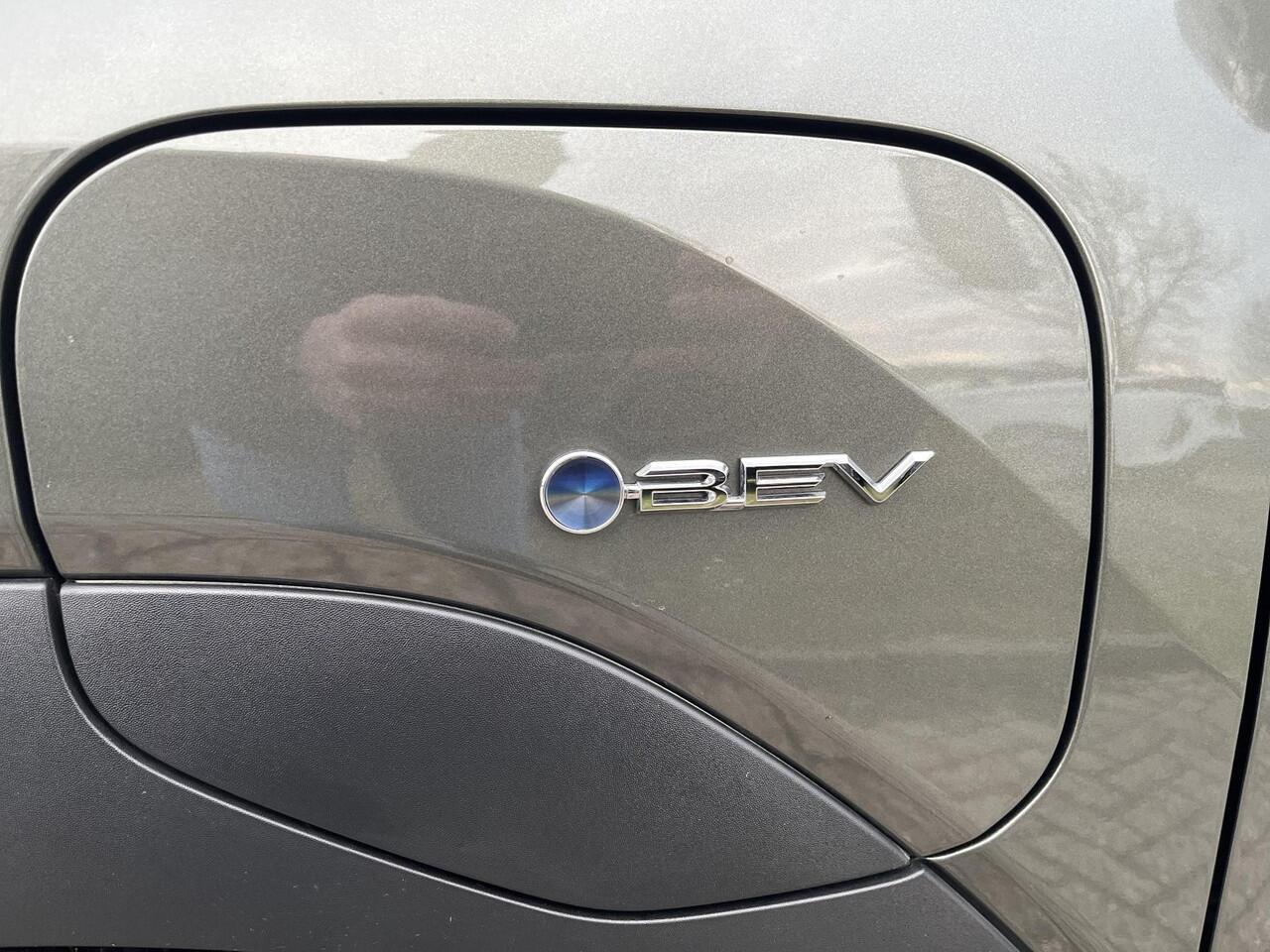 Toyota URBAN CRUISER Dynamic 61 kWh | All-in prijs | Apple/Android | Camera | Stoel/Stuurverwarming |