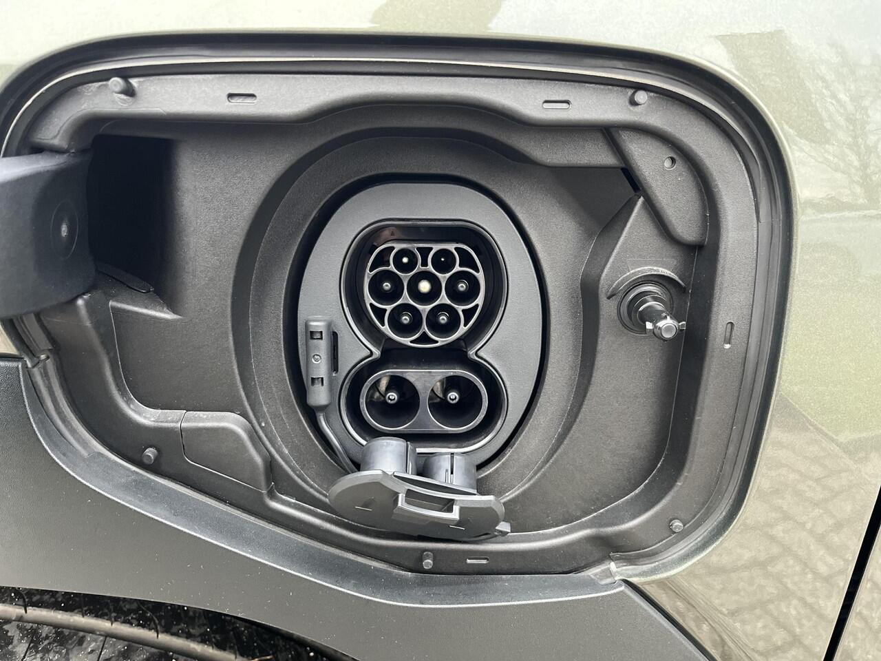 Toyota URBAN CRUISER Dynamic 61 kWh | All-in prijs | Apple/Android | Camera | Stoel/Stuurverwarming |