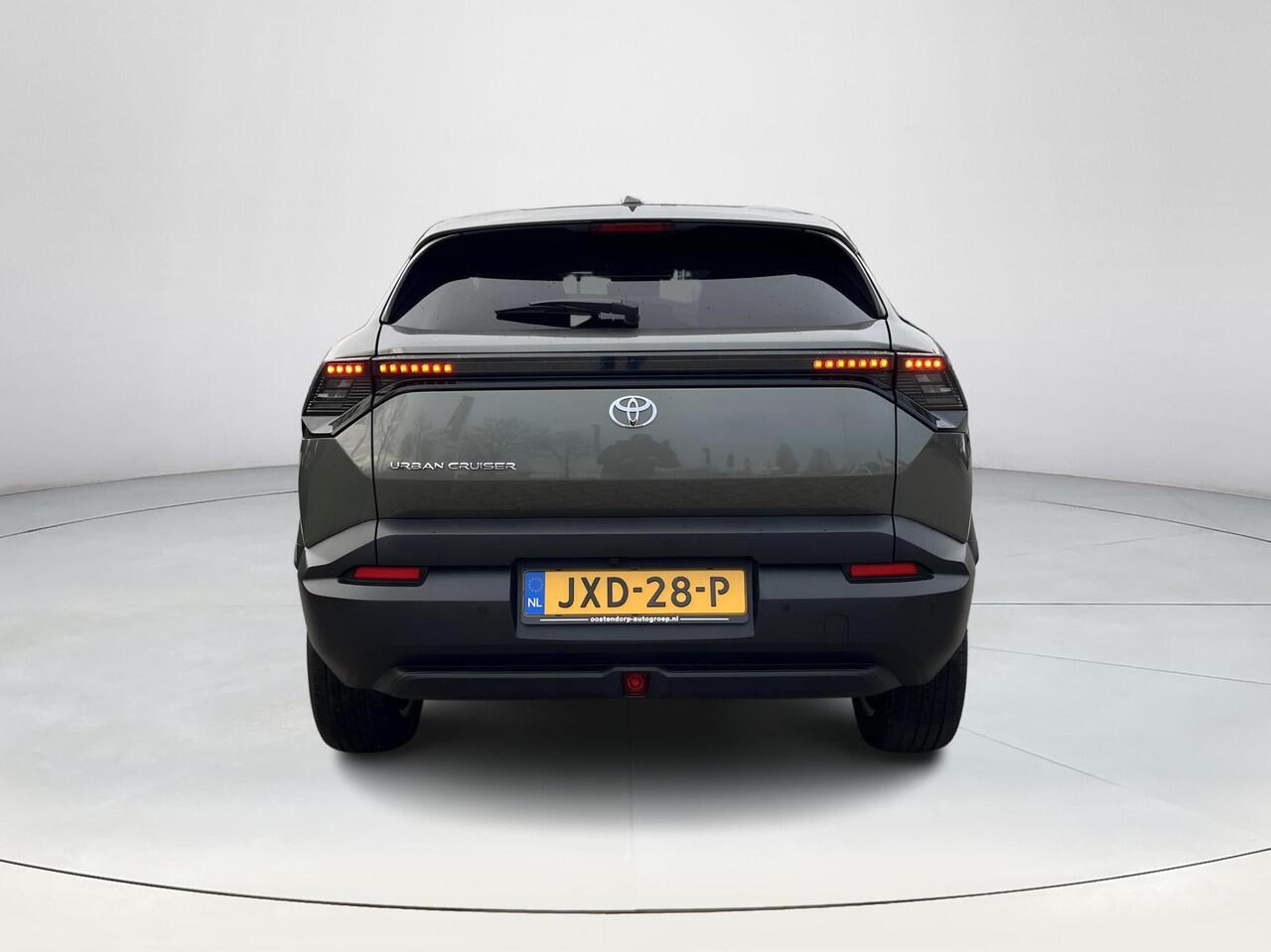 Toyota URBAN CRUISER Dynamic 61 kWh | All-in prijs | Apple/Android | Camera | Stoel/Stuurverwarming |