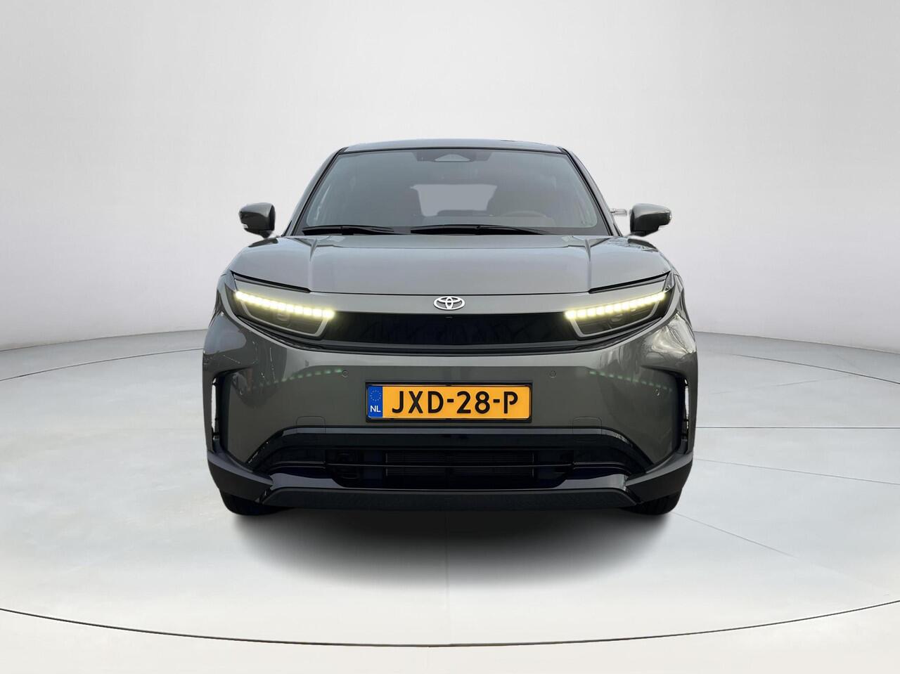 Toyota URBAN CRUISER Dynamic 61 kWh | All-in prijs | Apple/Android | Camera | Stoel/Stuurverwarming |