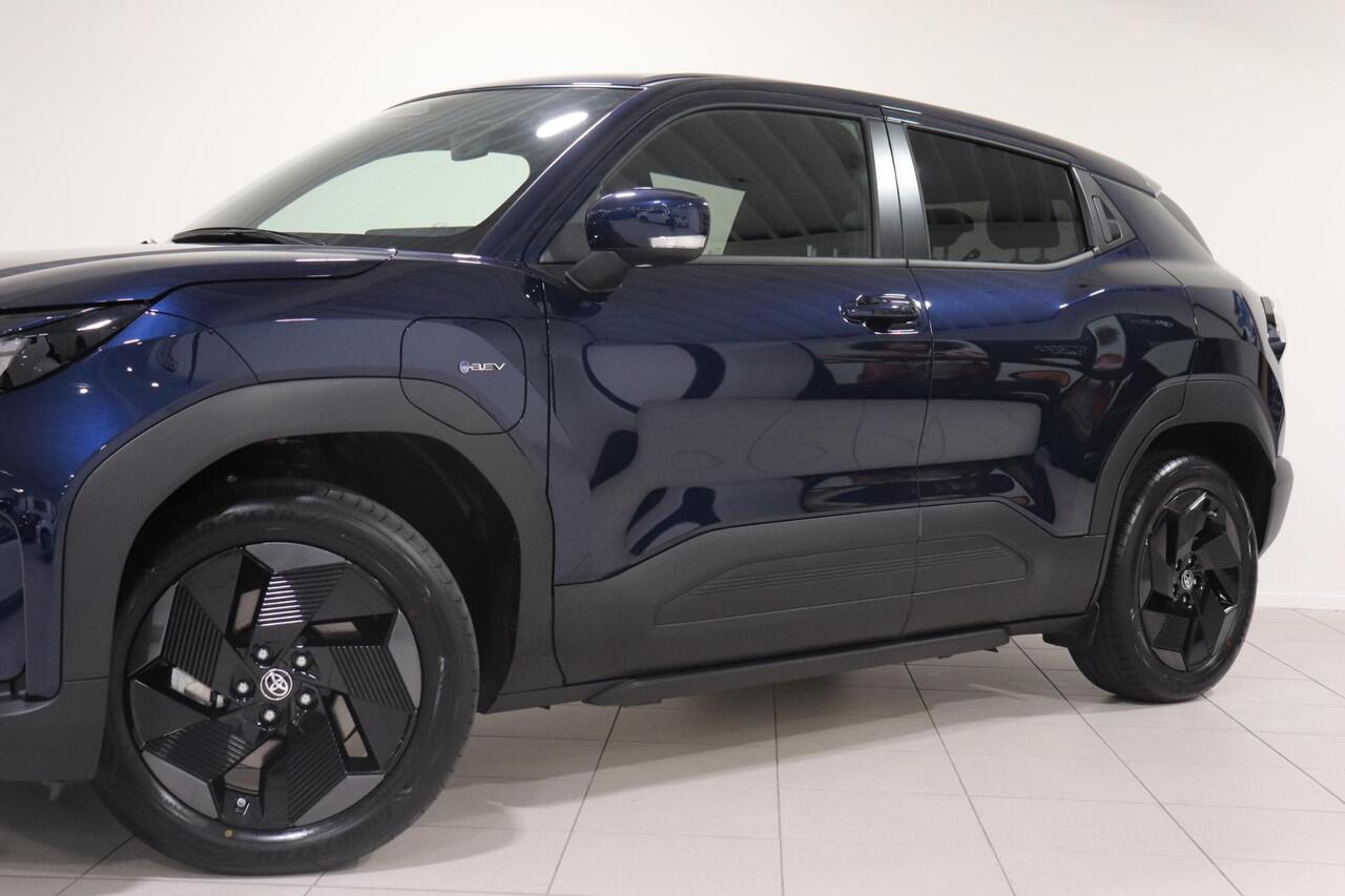 Toyota URBAN CRUISER Dynamic 61 kWh, Stuur & Stoel verwarming, Apple Carply & Android Auto, 67kW DC, Camera!