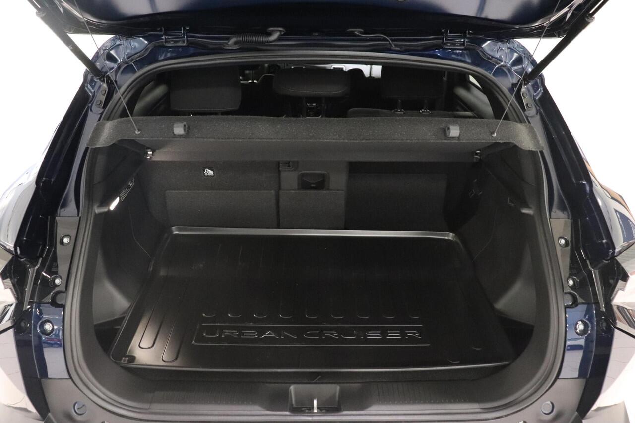 Toyota URBAN CRUISER Dynamic 61 kWh, Stuur & Stoel verwarming, Apple Carply & Android Auto, 67kW DC, Camera!