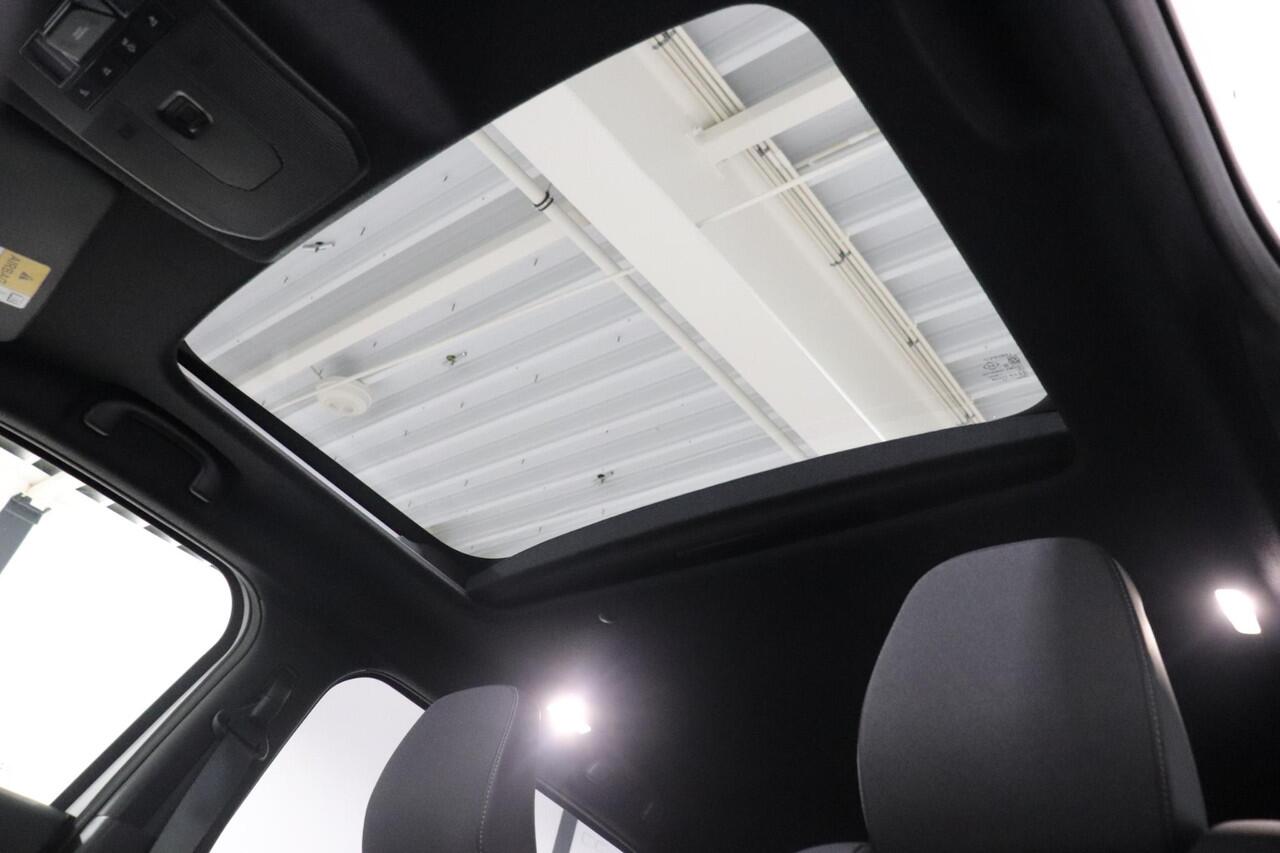 Toyota URBAN CRUISER Executive 61 kWh, JBL, BSM, 360 Camera, Leder, Apple Carplay / Android Auto, Pano met ¤1.500 demovoordeel