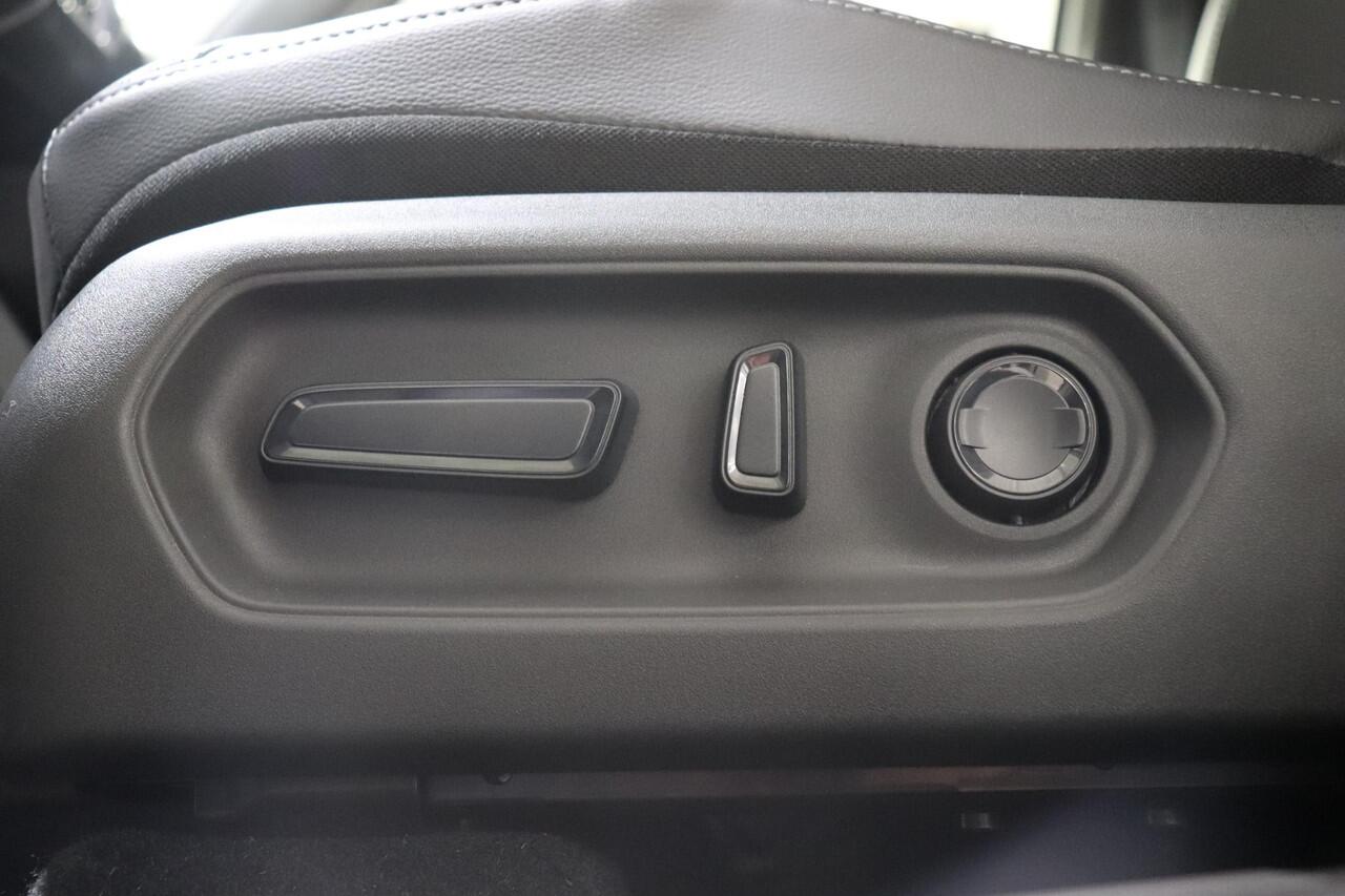 Toyota URBAN CRUISER Executive 61 kWh, JBL, BSM, 360 Camera, Leder, Apple Carplay / Android Auto, Pano met ¤1.500 demovoordeel