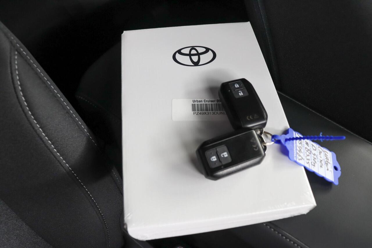 Toyota URBAN CRUISER Dynamic 61 kWh | Keyless Entry | Stuurwielverwarming | Navigatie | Apple Carplay | Android Auto