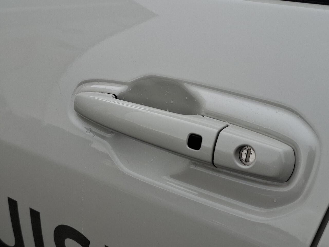 Toyota URBAN CRUISER Executive 61 kWh | JBL Premium Sound | Panoramadak | 360 camera | Adaptive High Beam |