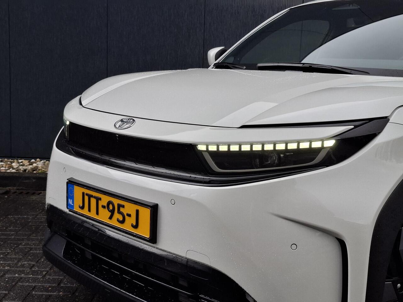 Toyota URBAN CRUISER Executive 61 kWh | JBL Premium Sound | Panoramadak | 360 camera | Adaptive High Beam |