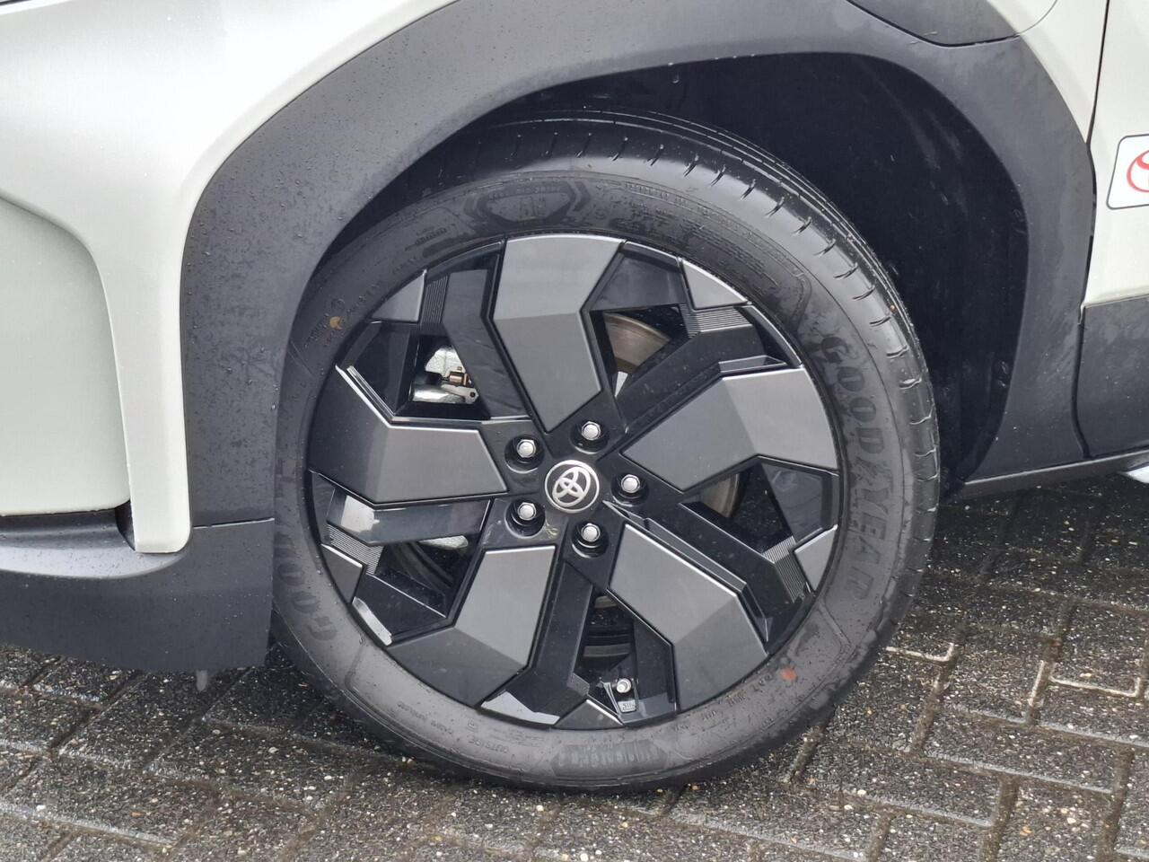 Toyota URBAN CRUISER Executive 61 kWh | JBL Premium Sound | Panoramadak | 360 camera | Adaptive High Beam |