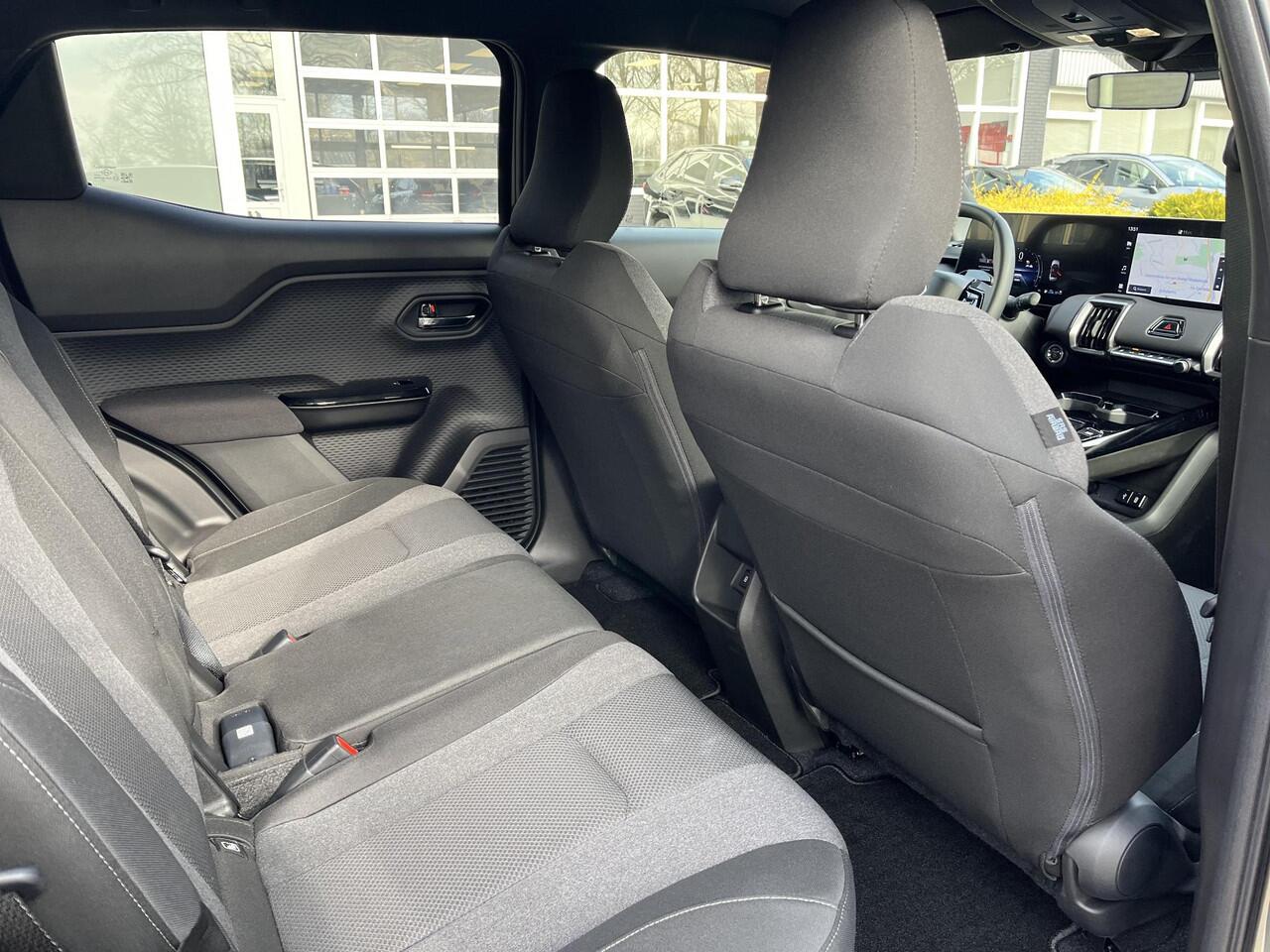 Toyota URBAN CRUISER Dynamic 61 kWh | Land Breeze Green | Demo