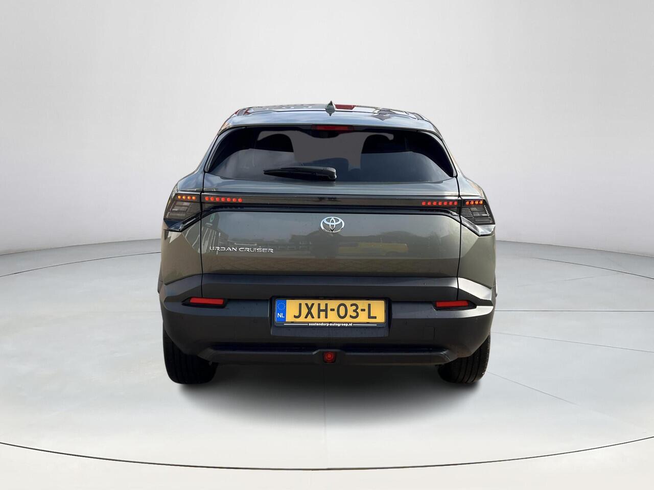 Toyota URBAN CRUISER Dynamic 61 kWh | Land Breeze Green | Demo