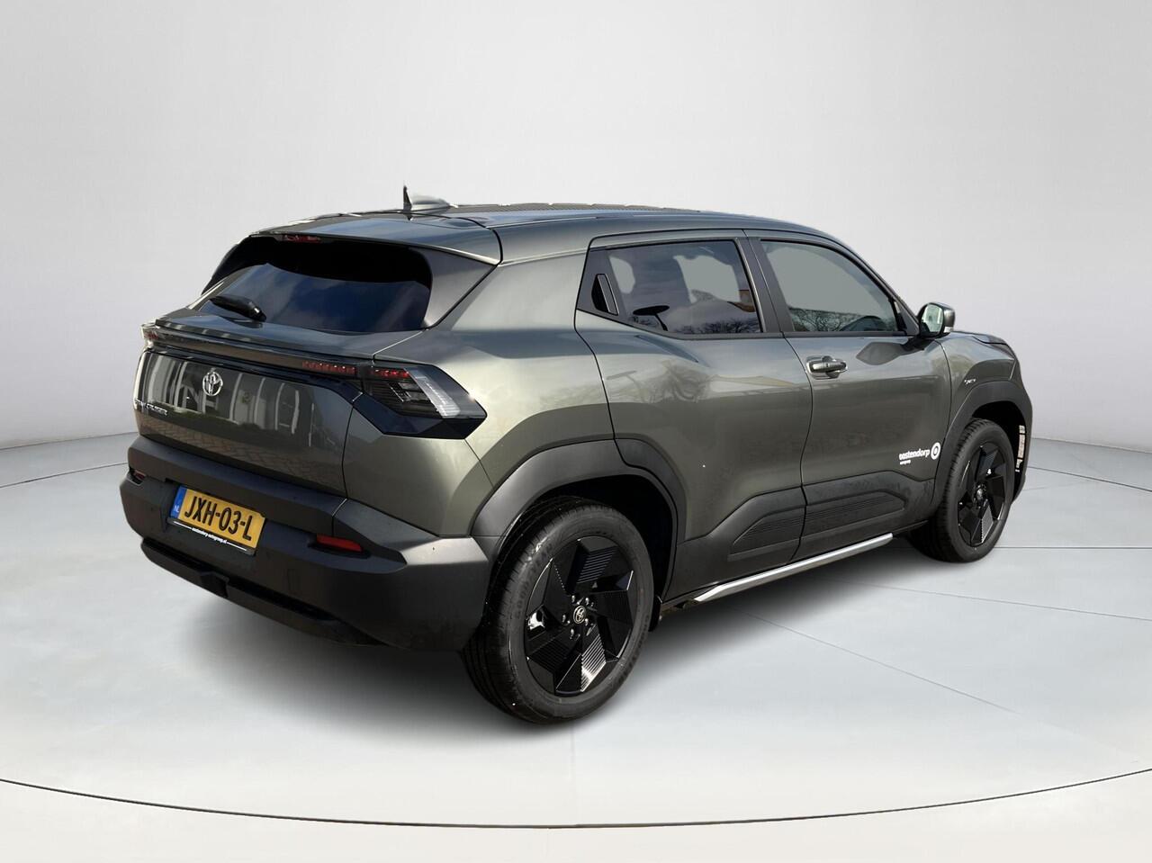 Toyota URBAN CRUISER Dynamic 61 kWh | Land Breeze Green | Demo