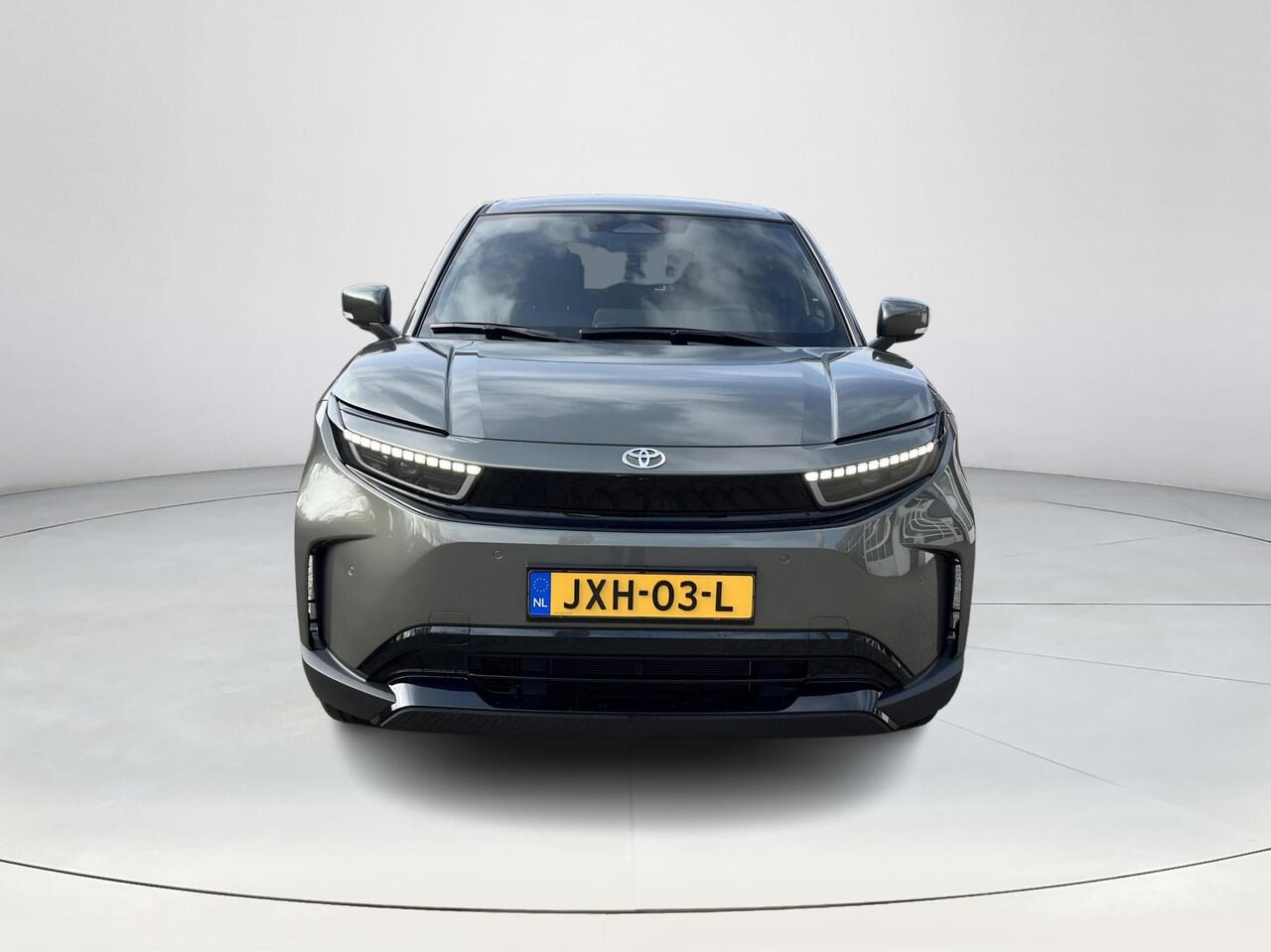 Toyota URBAN CRUISER Dynamic 61 kWh | Land Breeze Green | Demo